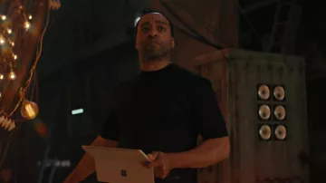 Microsoft Surface Tablet used by Faraday (Chiwetel Ejiofor) as seen in The Man Who Fell to Earth (S01E06)