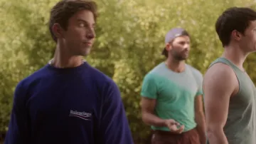 T-shirt balenciaga blue porté par Cooper (Nick Adams) vu dans Fire Island