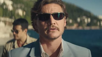 Gafas de sol usadas por Javi Gutiérrez (Pedro Pascal) como se ve en los trajes de películas De El peso insoportable de Massive Talent