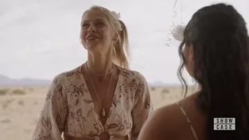 Illa Illa Sydney Paisley Jacquard O-Ring Top usado por Isobel Evans (Lily Cowles) como se ve en los trajes de roswell, Nuevo México (Temporada 4 Episodio 1)