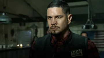 Mayans Santo Padre Biker Vest leather Jacket worn by Ezekiel 'EZ' Reyes (J. D. Pardo) as seen in Mayans M.C. TV series outfits (Season 4 Episode 1)