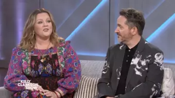 Maxi vestido impreso de Anthropologie usado por Melissa McCarthy en The Kelly Clarkson Show el 14 de junio de 2022