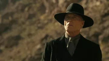 Chapeau noir porté par Man in Black (Ed Harris) vu dans la garde-robe de la série télévisée Westworld (saison 4 épisode 1)