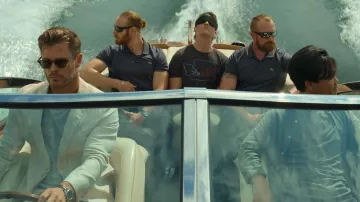 Cab Washington T-shirt imprimé porté par Jeff (Miles Teller) vu dans Spiderhead