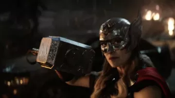 Casque féminin porté par Jane Foster / Mighty Thor (Natalie Portman) vu dans Thor: Love and Thunder