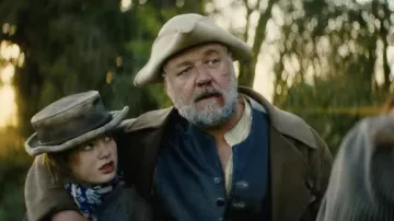 Tricorn hat worn by Jack Slack (Russell Crowe) as seen in Prizefighter