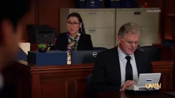 Ted Baker Puff-Sleeve Floral Top usado por Sherri Kansky (Ruthie Ann Miles) como se ve en All Rise (S03E02)