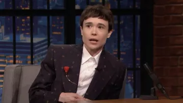 Blazer rayé Gucci Retro GG porté par Elliot Page dans Late Night with Seth Meyers le 21 juin 2022