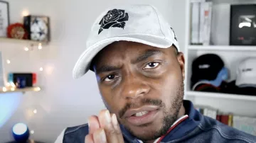 Eddy Rebus' grey velvet cap in YouTube video POS #5: DAMSO LEAVES THE 92I !!!