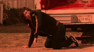 Vans Old Skool Sneakers en Negro usadas por Jordan Kent (Alexander Garfin) como se ve en Superman & Lois (S02E14)