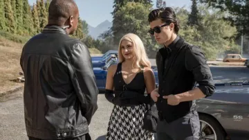 La jupe noire et blanche à imprimé pied de poule portée par Veronica Lodge (Camila Mendes) dans la série Riverdale (S03E05)