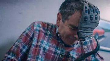 Handlandy Gloves worn by Trevor (Rowan Atkinson) as seen in Man Vs Bee TV show (S01E08)
