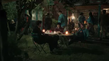 Baskets Converse Hi Top portées par Edmond Lagrange (Vincent Lacoste) vues dans l’émission Irma Vep (S01E03)