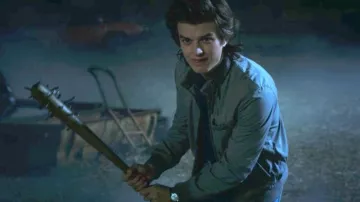 Casual Lightweight Silver Bomber Jacket worn by Steve Harrington (Joe Keery) in Stranger Things TV show (Season 4 Episode 7)