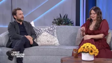 Botas marrones usadas por Charlie Day como se ve en The Kelly Clarkson Show