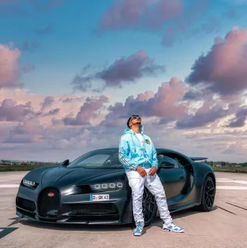 Le pantalon cargo blanc Stone Island porté par Inoxtag sur son compte Instagram @inoxtag