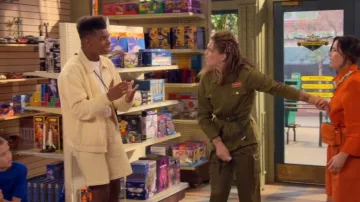 Zara The Standars Bermuda Shorts porté par Munchy (Isaiah Crews) vu dans Side Hustle (S02E01)