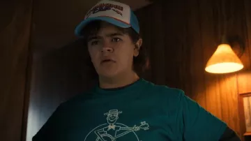 Craftsbury Banjo Con­test 1986 Vin­tage Tee in green worn by Dustin Henderson (Gaten Matarazzo) as seen in Stranger Things (S04E08)