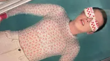 Le top fleuri Billabong porté par Eleven (Millie Bobby Brown) dans la série Stranger Things (Saison 4 Épisode 9)