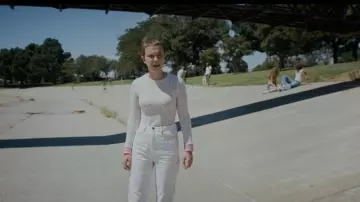 Le top fleuri Billabong porté par Eleven (Millie Bobby Brown) dans la série Stranger Things (Saison 4 Épisode 9)