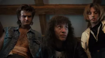 Levi's Den­im Jay­den Truck­er Vest worn by Steve Harrington (Joe Keery) as seen in Stranger Things TV series outfits (S04E08)