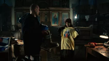Hulk Hogan Yellow Tee of Joyce Byers (Winona Ryder) as seen in Stranger Things (S04E09)