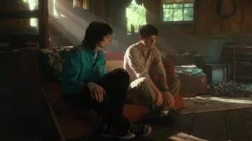 Zapatillas Converse Hi Top usadas por Mike Wheeler (Finn Wolfhard) como se ve en Stranger Things (S04E09)