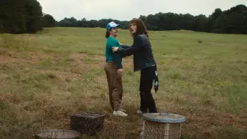 Reebok Clas­sic Leather Sneak­ers worn by Dustin Henderson (Gaten Matarazzo) as seen in Stranger Things (S04E08)