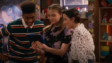 Cotton Citizen Tokyo Crop T-Shirt porté par Presley (Jayden Bartels) vu dans Side Hustle (S02E09)
