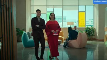 Chanel Top Of The Pearl worn by Molly Novak (Maya Rudolph) as seen in Loot (S01E01)