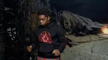 Marcelo Burlon Never Sleep Popover Hoody porté par Kodak Black dans Kodak Black - ZEZE (feat. Travis Scott & Offset) [Official Music Video]