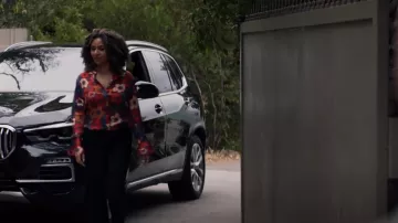 Elie tahari Safiya Flo­ral Blouse worn by Lark (Chelsea Tavares) as seen in Animal Kingdom (S06E05)