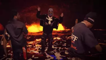 Maison Margiela Graphic logo print T-shirt porté par Offset dans Kodak Black - ZEZE (feat. Travis Scott & Offset) [Official Music Video]