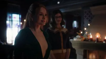 Body à col plongeant Alchemy Velvet porté par Cheryl Blossom (Madelaine Petsch) vu dans Riverdale (S06E17)