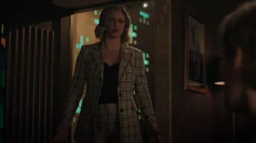 Zara Fitted Plaid Blazer porté par Betty Cooper (Lili Reinhart) vu dans Riverdale (S06E17)