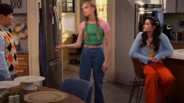 Collusion Raglan Rib Fitted Short Sleeve Tee porté par Presley (Jayden Bartels) comme on le voit dans Side Hustle (S02E19)