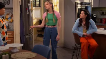 Cardigan BP Fuzzy Crop porté par Lex (Jules LeBlanc) vu dans Side Hustle (S02E19)