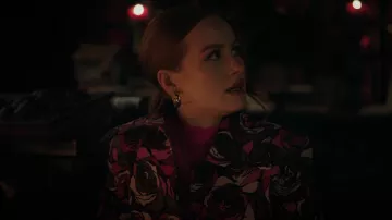Manteau tissé Dries Van Noten porté par Cheryl Blossom (Madelaine Petsch) vu dans Riverdale (S06E18)