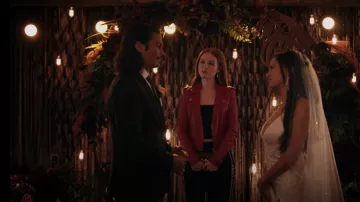 Veste de moto Maje portée par Cheryl Blossom (Madelaine Petsch) vue dans Riverdale (S06E18)