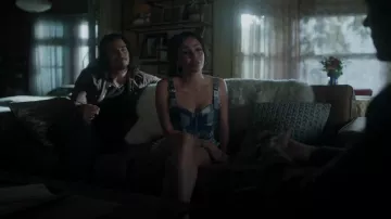 Dolls Kill Plaid Corset usado por Toni Topaz (Vanessa Morgan) como se ve en Riverdale (S06E18)