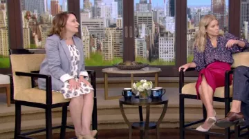 Theory Combo Blazer Jacket usado por Rachel Dratch como se ve en VIVO con Kelly y Ryan el 06 de julio de 2022