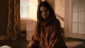 Pull en câble Madewell Somervell porté par Mabel Mora (Selena Gomez) vu dans Only Murders in the Building (S02E01)