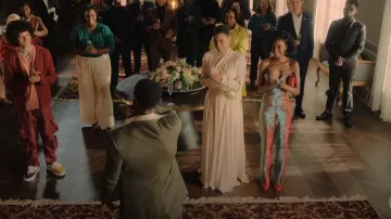 Pantalon droit métallique Kai Collective Cherry Glaze porté par Zenzi Fullington (Ashleigh Murray) vu dans Tom Swift (S01E01)