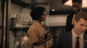 Jacquemus Cropped Shirt porté par Zenzi Fullington (Ashleigh Murray) vu dans Tom Swift (S01E01)