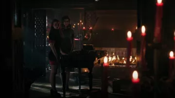 Moschino Robe tricotée à garniture contrastée portée par Cheryl Blossom (Madelaine Petsch) vue dans Riverdale (S06E15)