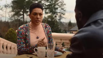 Valentino Lurex Jacquard Cardigan porté par Lorraine Swift (April Parker Jones) vu dans Tom Swift (S01E01)