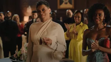 Cult Gaïa Pearl Bag porté par Lorraine Swift (April Parker Jones) vu dans Tom Swift (S01E01)