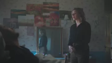 Pantalon Rejina Pyo Lexi porté par Betty Cooper (Lili Reinhart) vu dans Riverdale (S06E16)