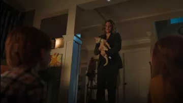 Veronica Beard Basama Pantalon porté par Betty Cooper (Lili Reinhart) vu dans Riverdale (S06E15)