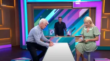 LK Bennett Frill Collar Silk Dress porté par Holly Willoughby vu dans This Morning le 30 juin 2022